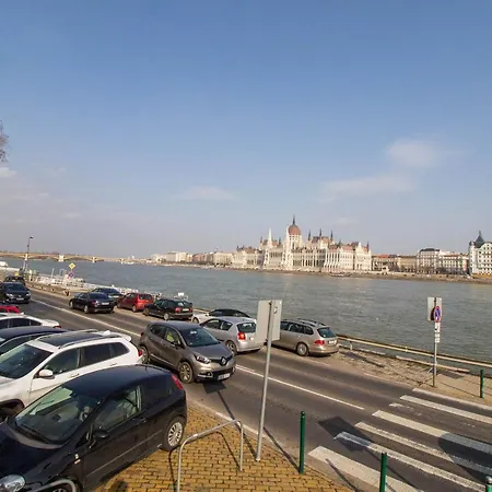 The River * Boedapest