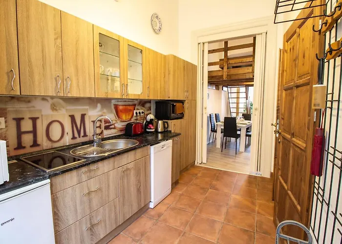 The River * Βουδαπέστη