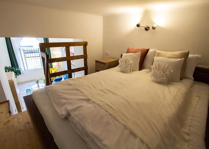 The River Apartman *